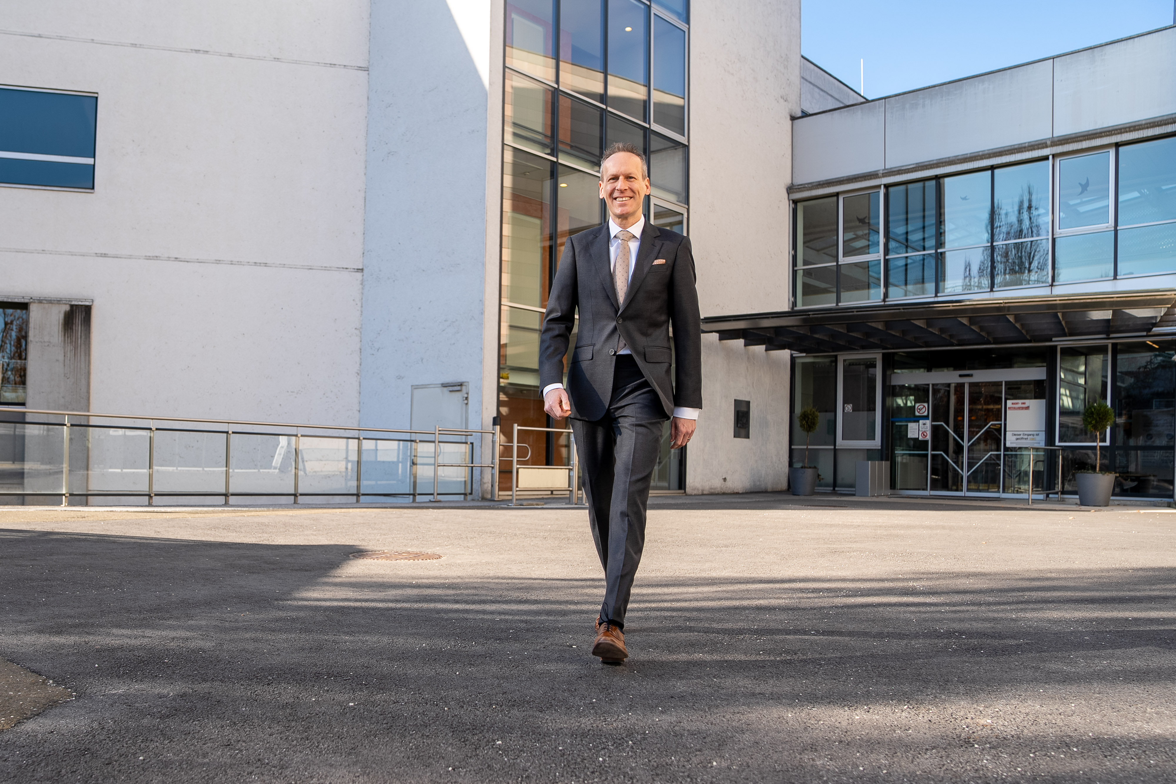 Neuer Primarius für die Abteilung Innere Medizin und Pneumologie am LKH ...